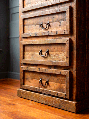 Old Fashion Chest of Drawer