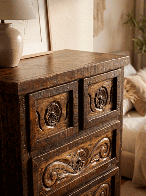 Old Fashion Grecia Chest of Drawer