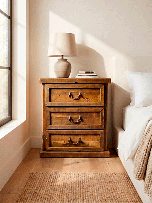 Old Fashion Nightstand - 3 Drawers