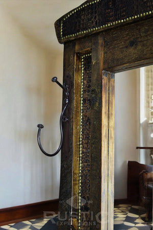Old Fashion Kingdom Chair
