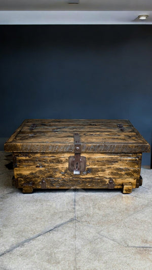 Old Fashion Capitan Coffe Table Set