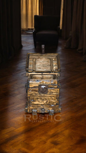 Old Fashion Capitan Coffe Table Set