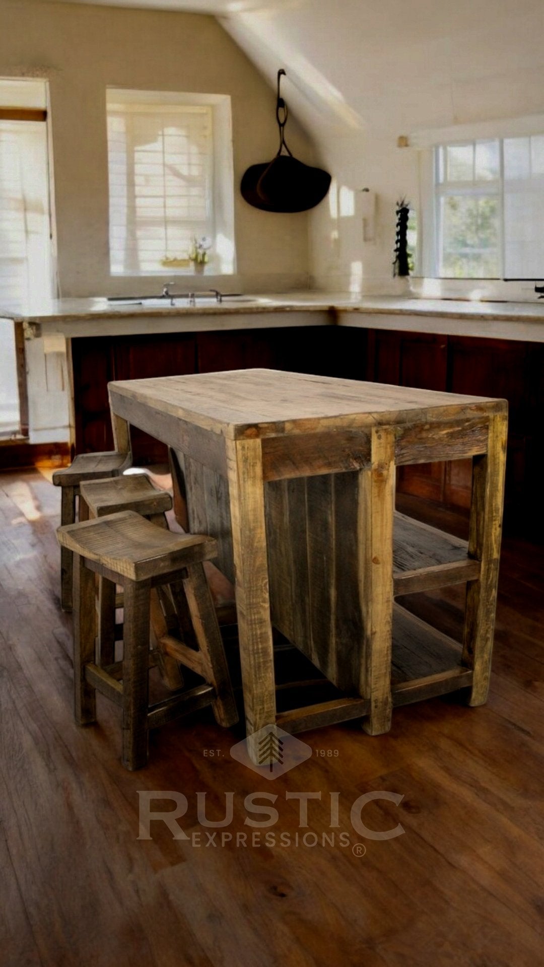 Old Fashion Saddle Stool